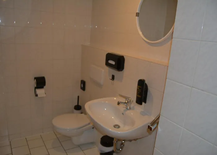 Garni B R O C K E N H E X E